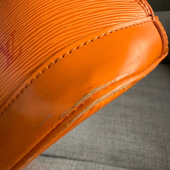 Louis Vuitton Alma - Picture 10 of 16